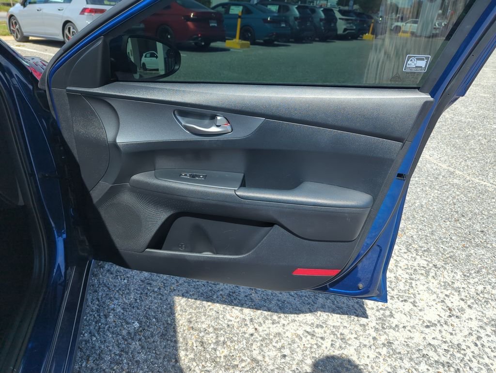 Used 2021 Blue Kia LXS image 31