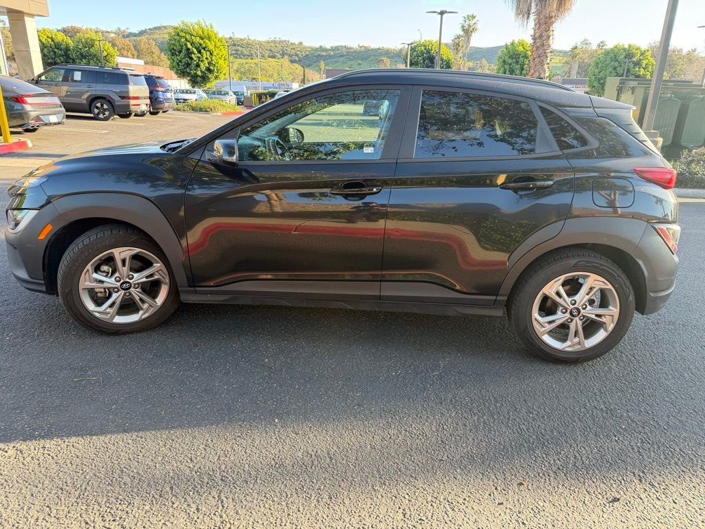 Used 2023 Black Hyundai SEL image 6