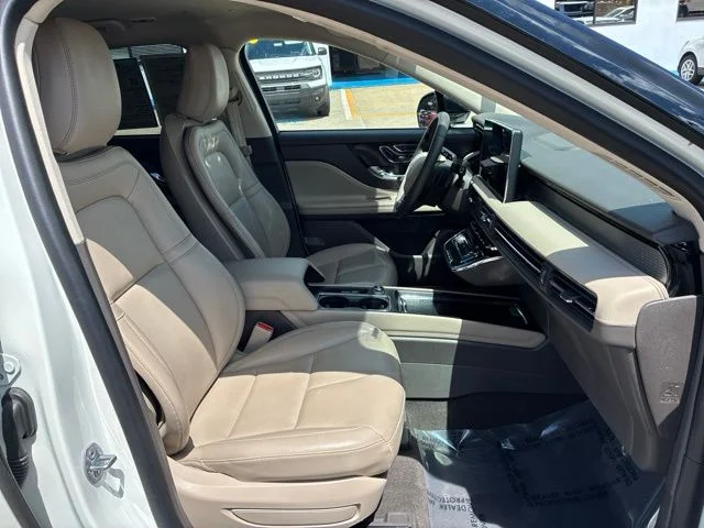 Used 2024 Pristine White Lincoln Premiere image 28