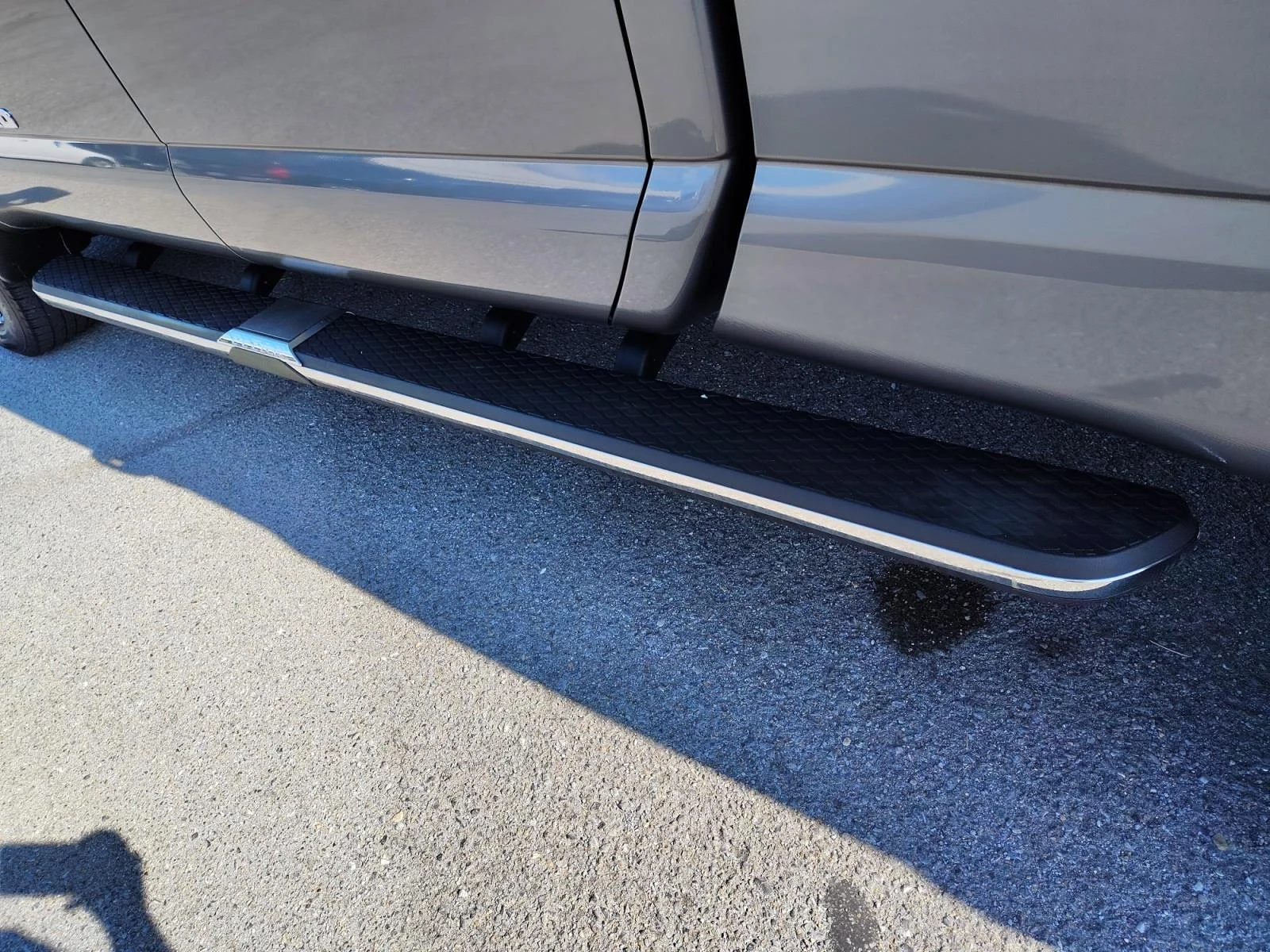 Used 2017 Gray Nissan SL image 10