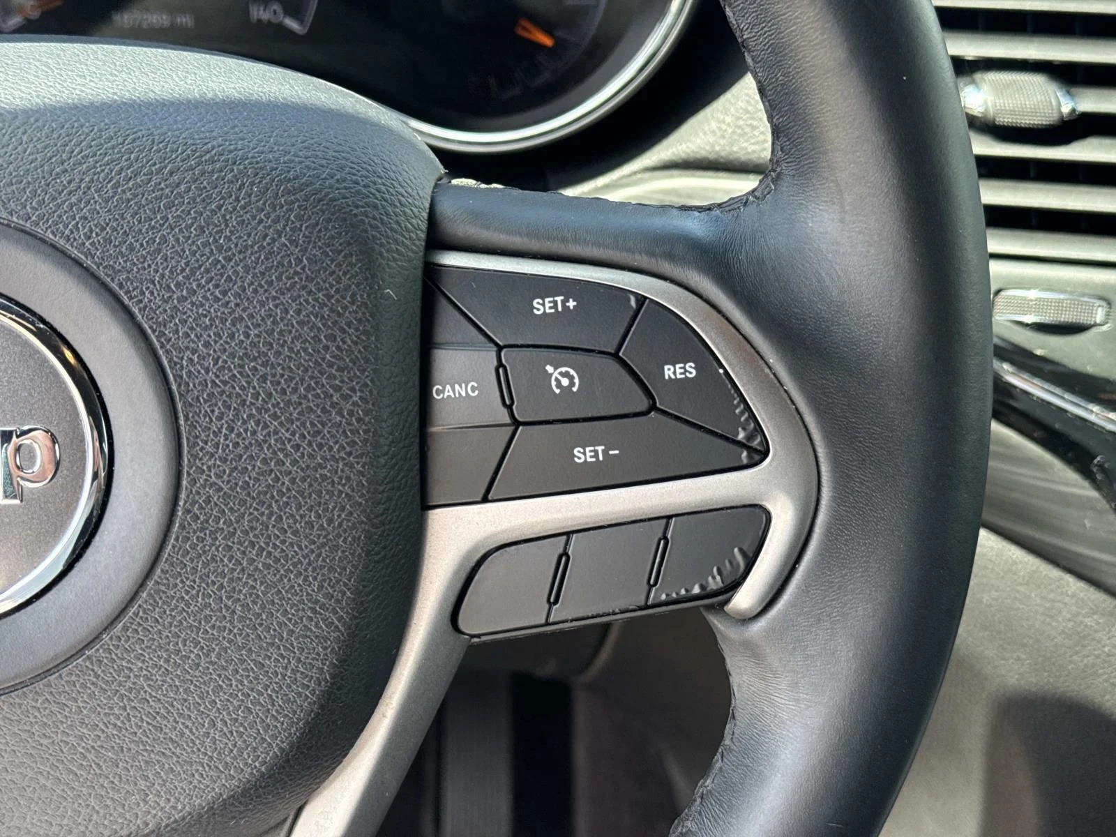 Used 2019 Granite Crystal Metallic Clearcoat Jeep Laredo E 4x2 image 23