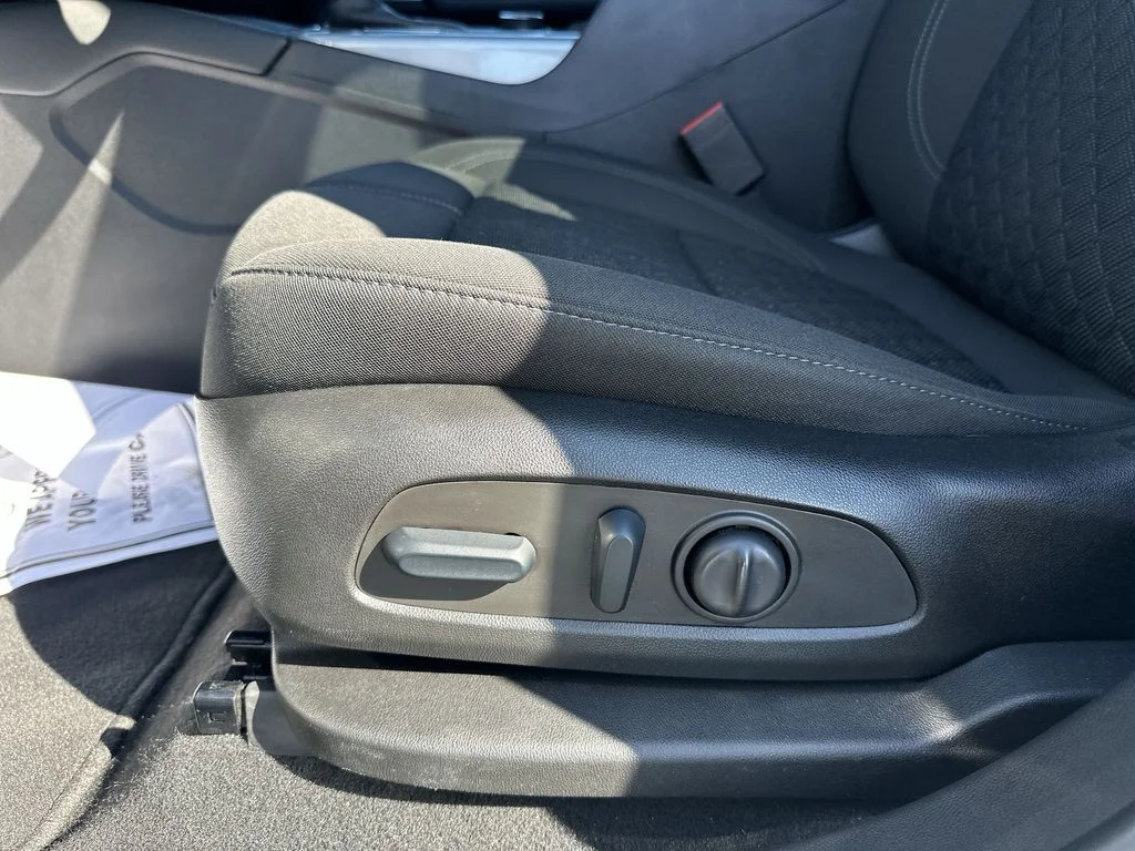 Used 2022 White Chevrolet LT image 18