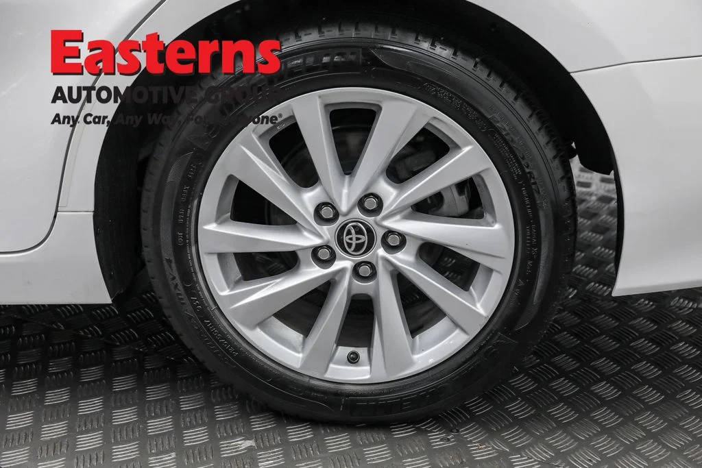 Used 2022 White Toyota LE image 31