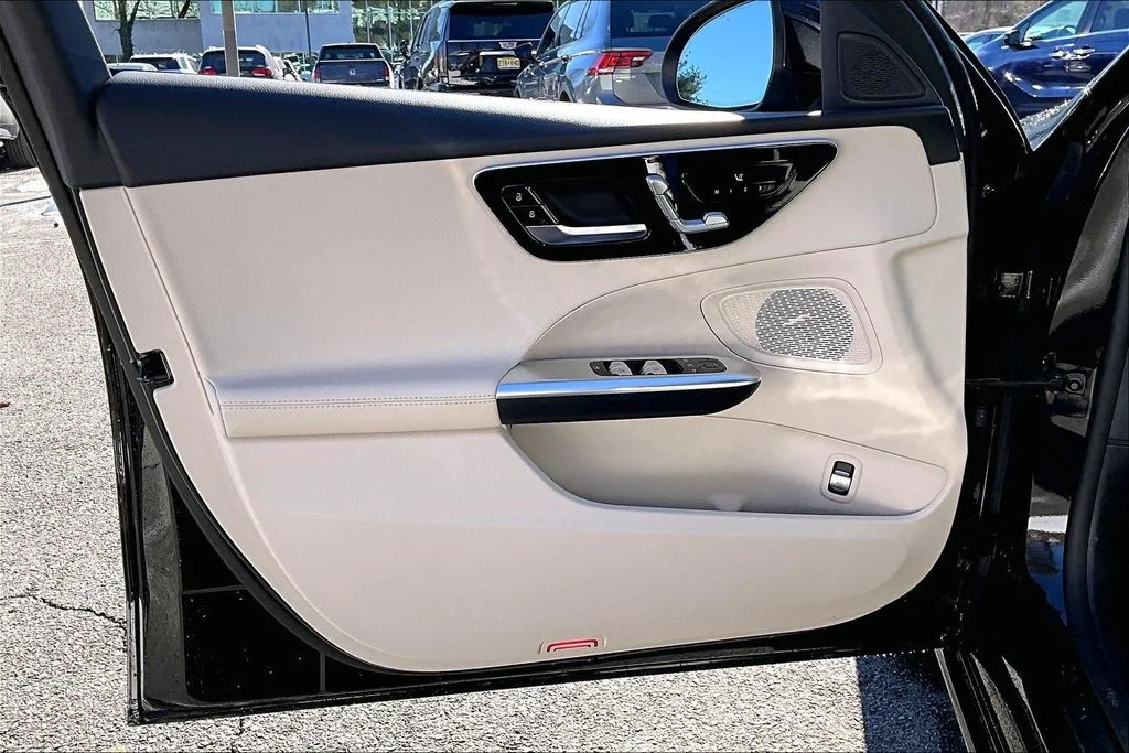 Certified Used 2022 Black Mercedes-Benz C 300 image 18