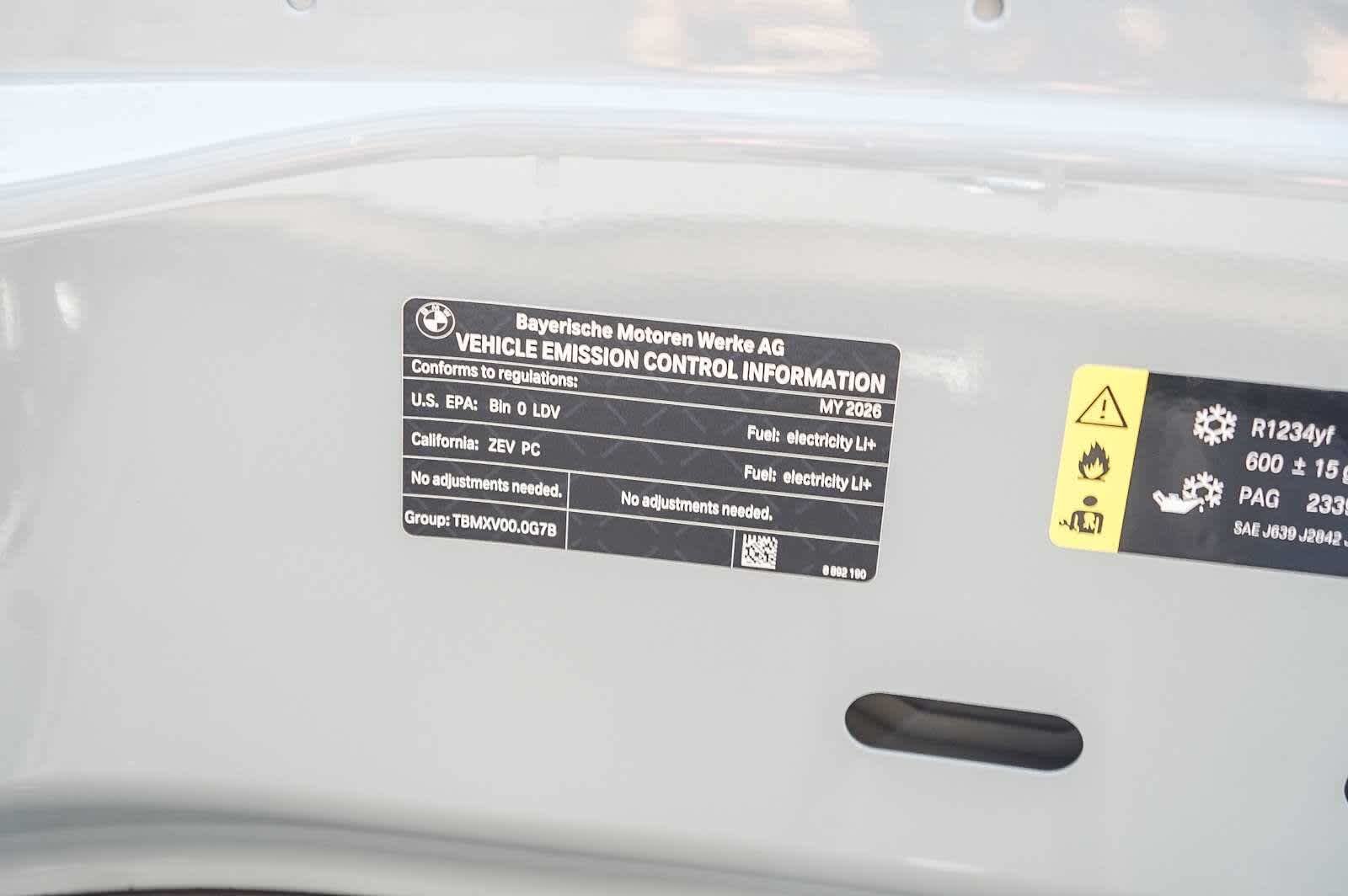 New 2026 Brooklyn Grey Metallic BMW xDrive60 image 29