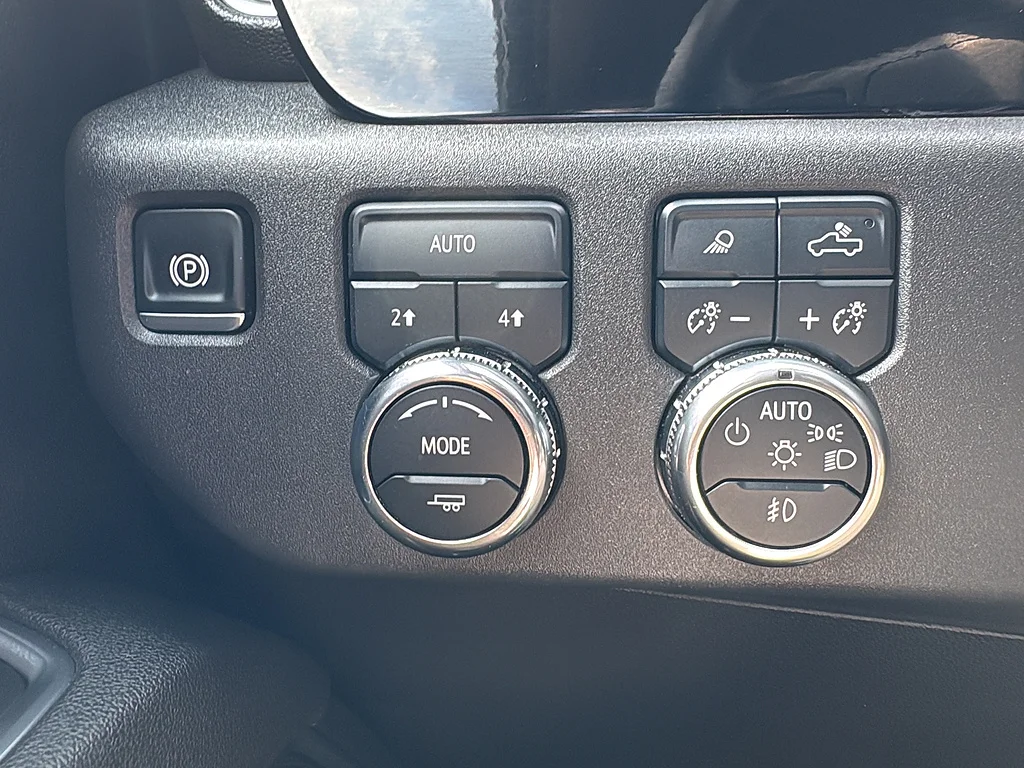 Used 2025 Titanium Rush Metallic GMC SLT image 20