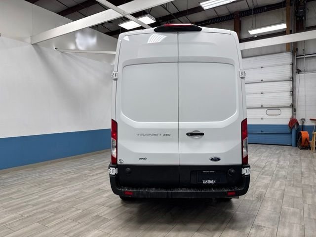 Used 2025 Oxford White Ford Base image 3