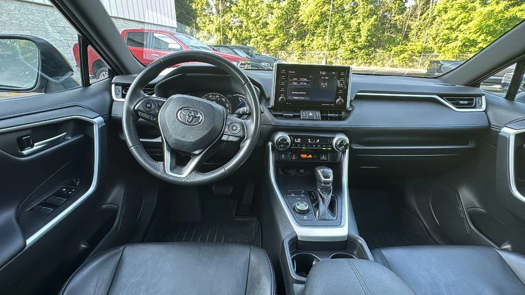 Used 2019 Silver Toyota XSE image 8