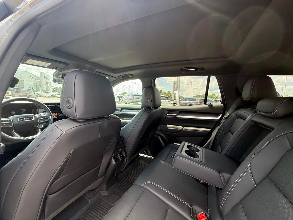 Used 2025 Silver GMC Elevation image 18