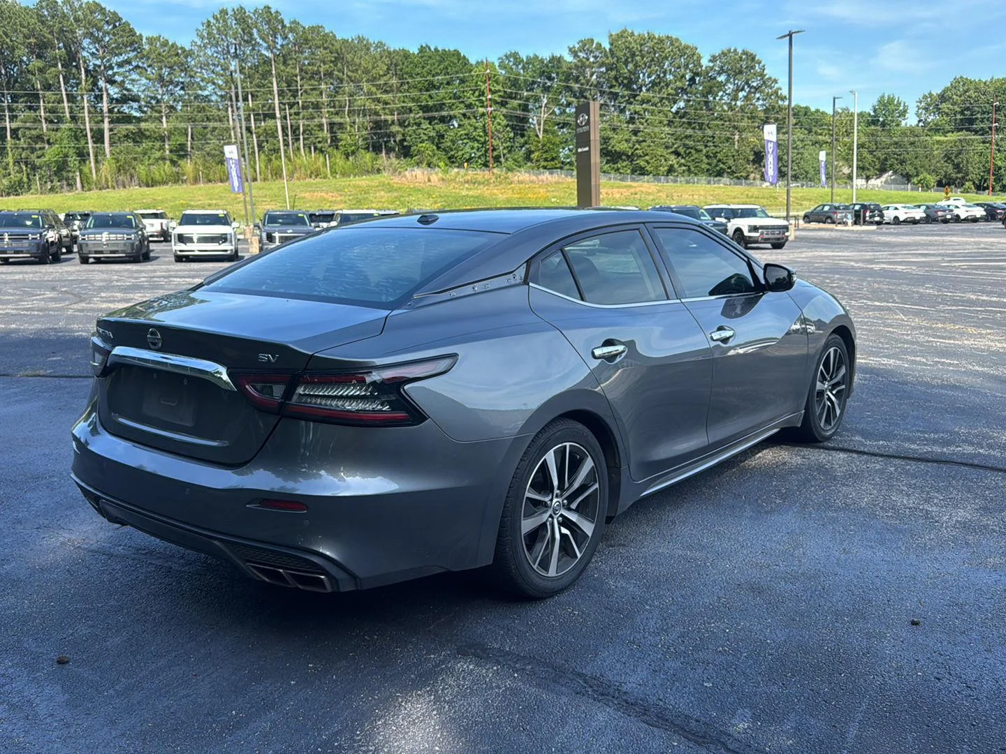 Used 2021 Gun Metallic Nissan SV image 3