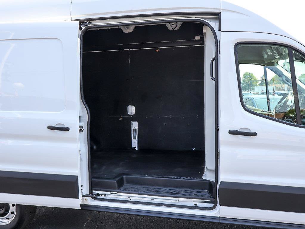 Used 2025 Oxford White Ford Base image 18