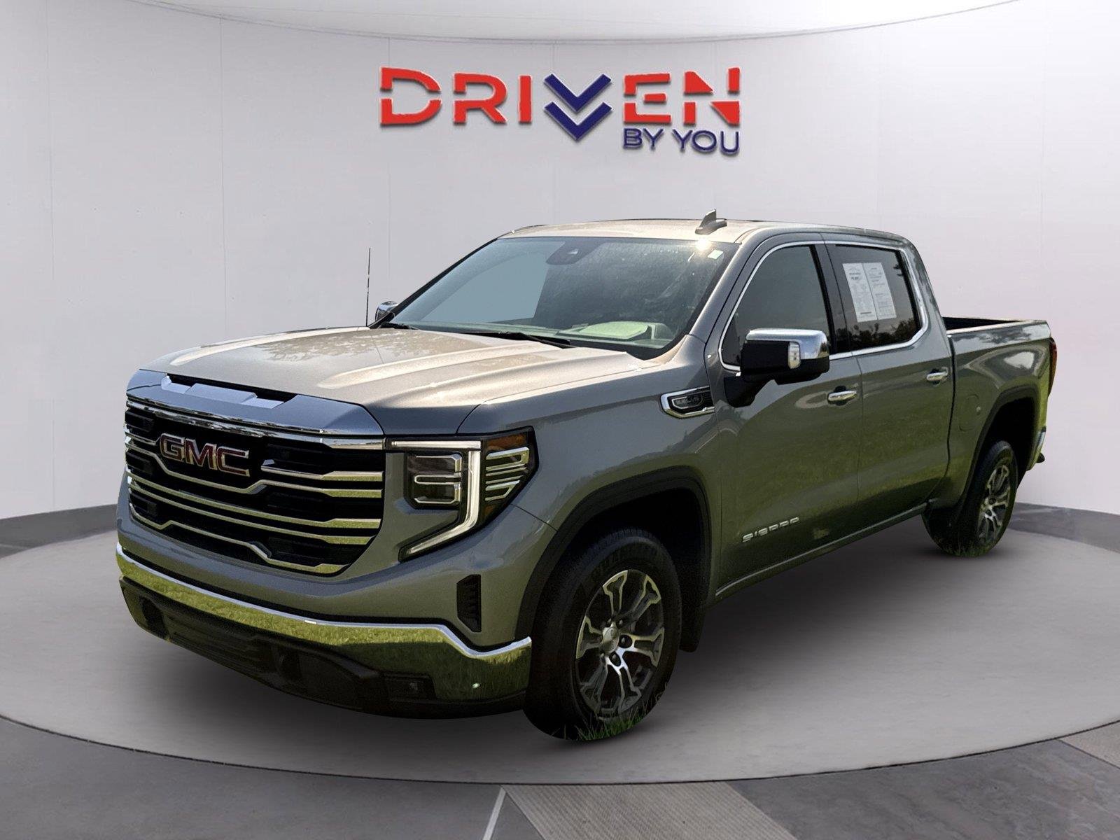 Used 2025 Sterling Metallic GMC SLT image 8