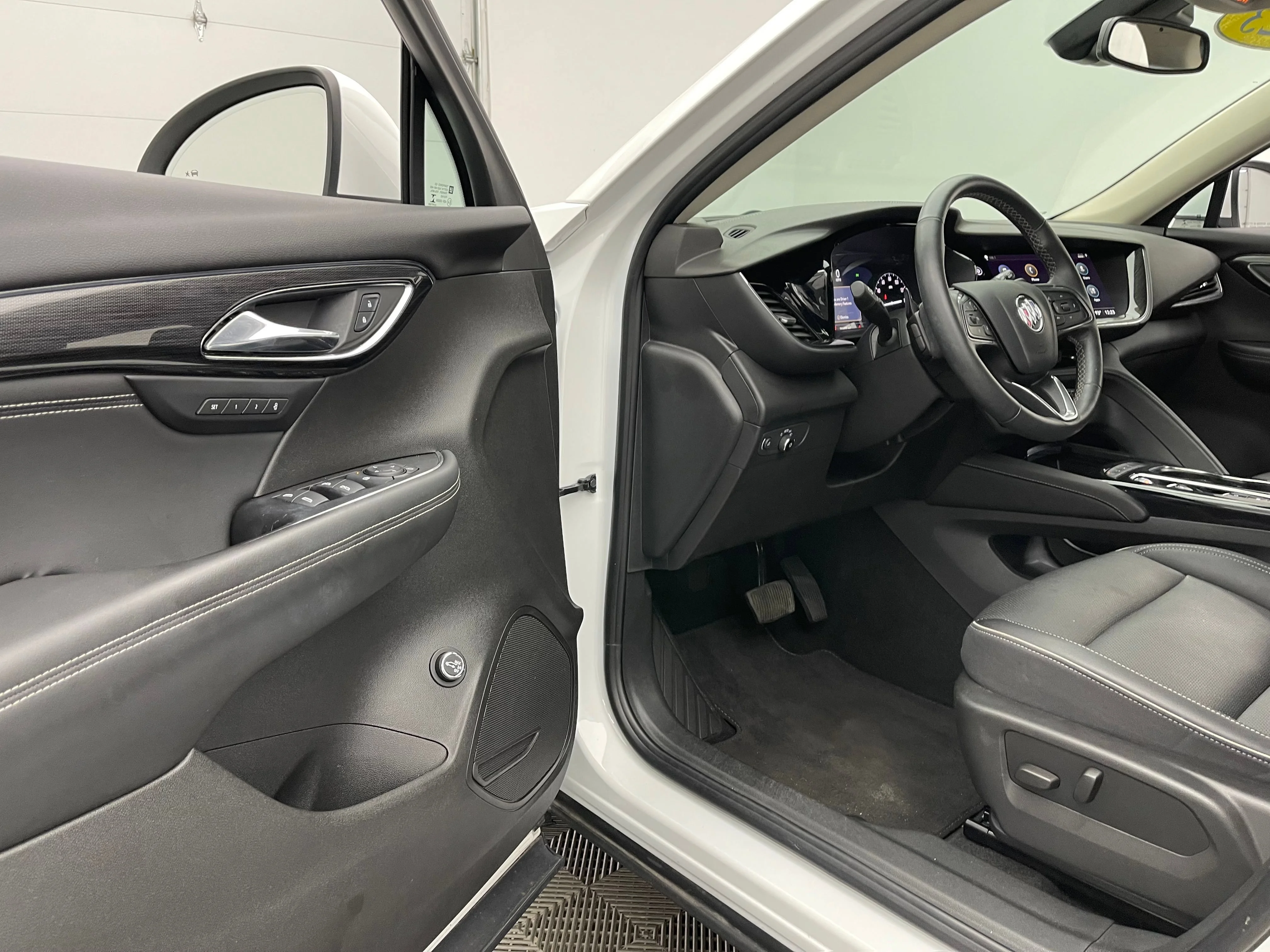 Used 2023 Summit White Buick Essence image 15