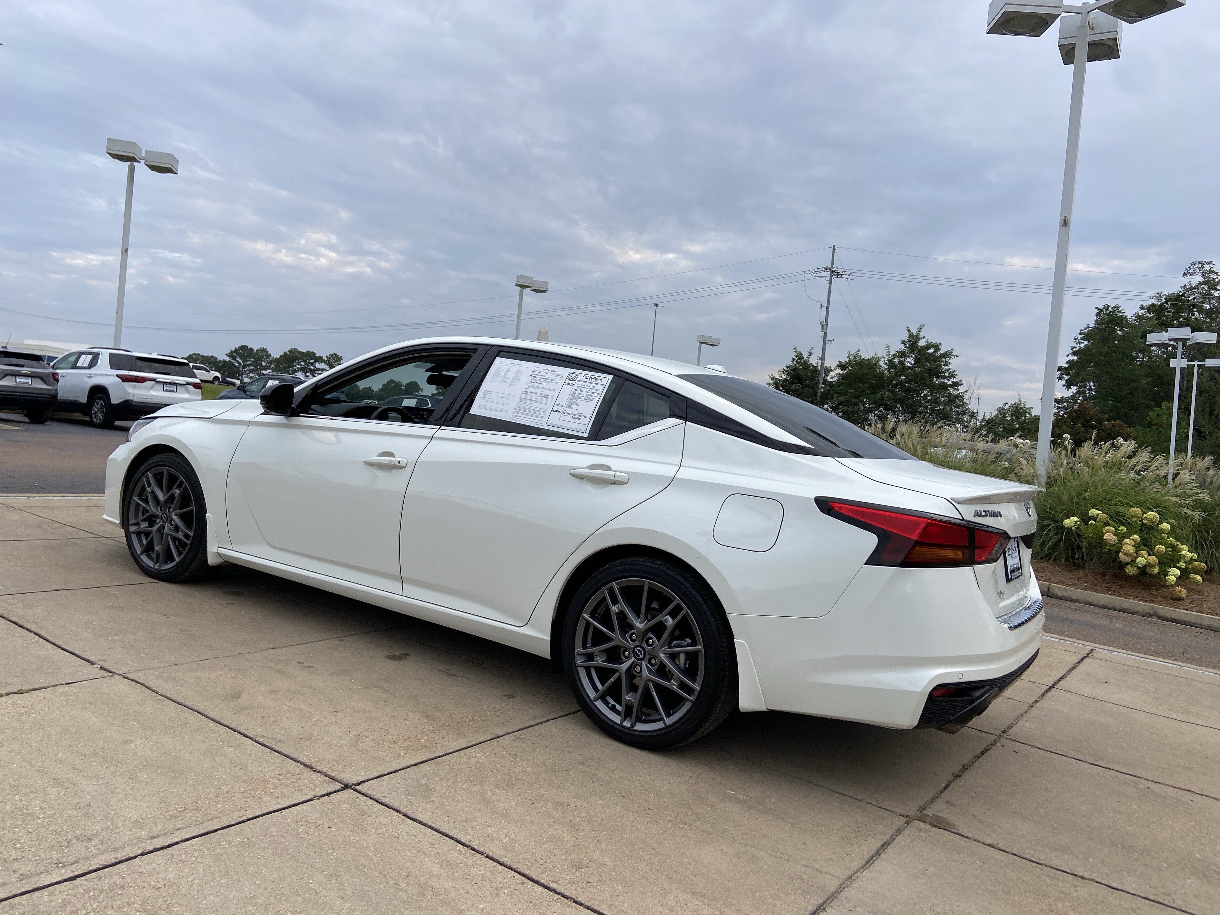 Used 2023 Pearl White Tricoat Nissan 2.0 SR image 8