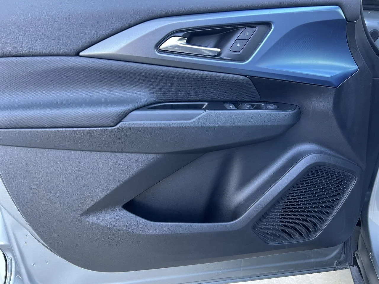 2024 Chevrolet Equinox EV LT - Photo 25