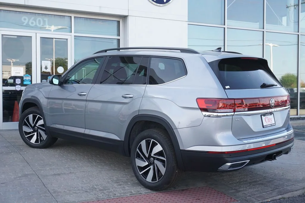 New 2026 Silver Volkswagen 2.0T SE w/Technology image 9