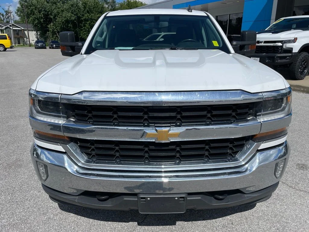 Used 2018 Summit White Chevrolet LT image 2