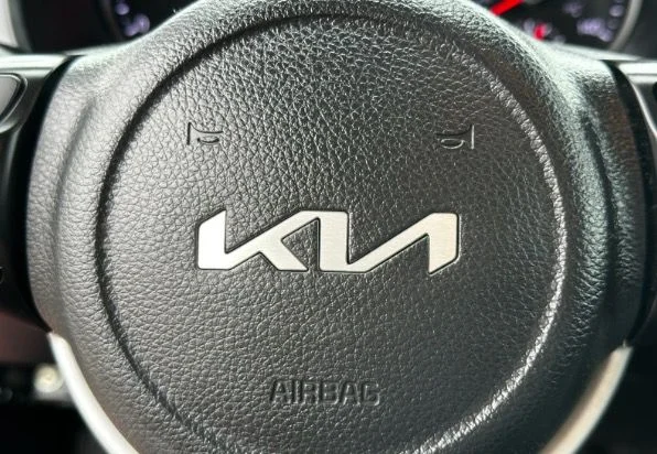 Used 2023 Red Kia S image 14