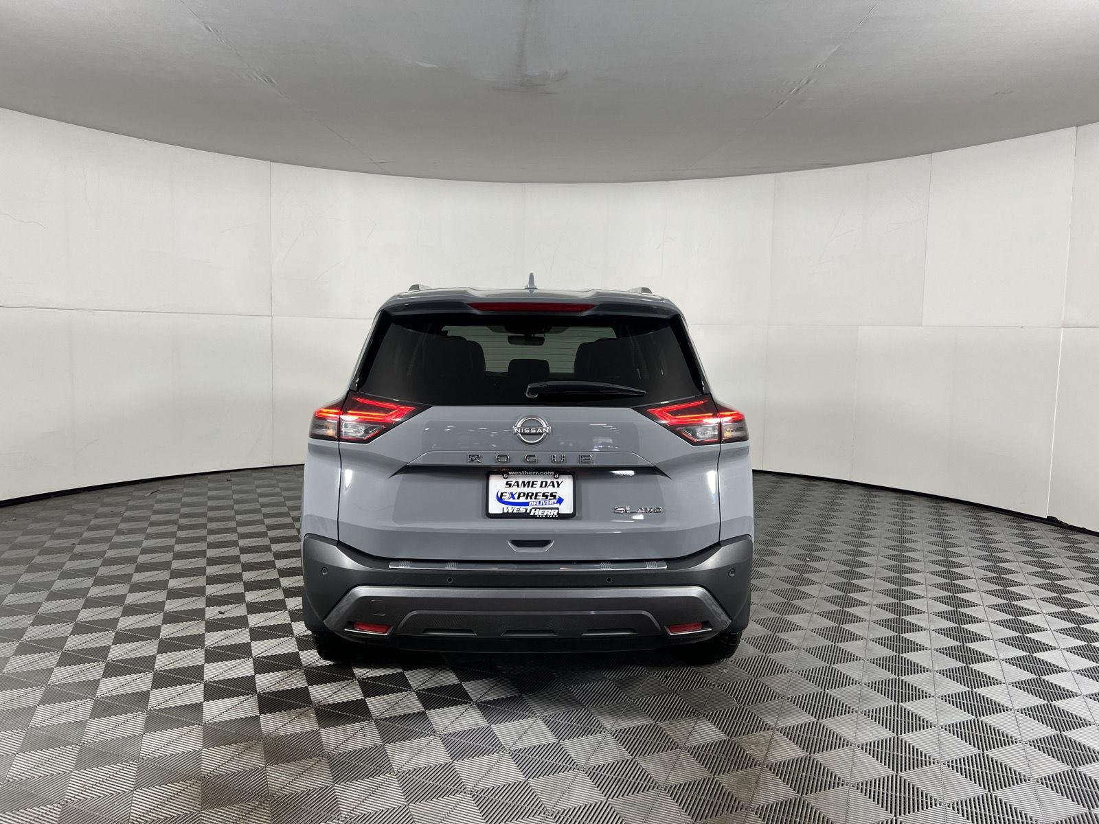 Used 2022 Boulder Gray Pearl Nissan SL image 8