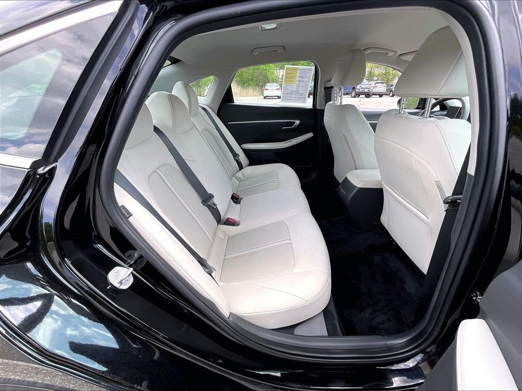 Used 2025 Black Hyundai SE image 16