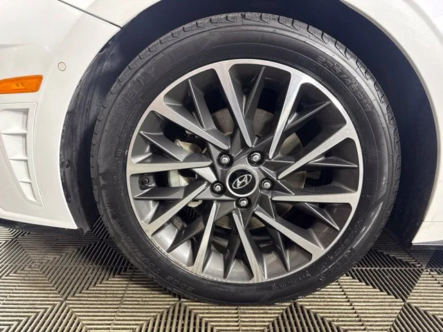 Used 2020 Quartz Hyundai Limited image 10