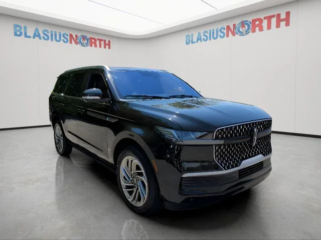 Used 2025 Black Lincoln Reserve image 3