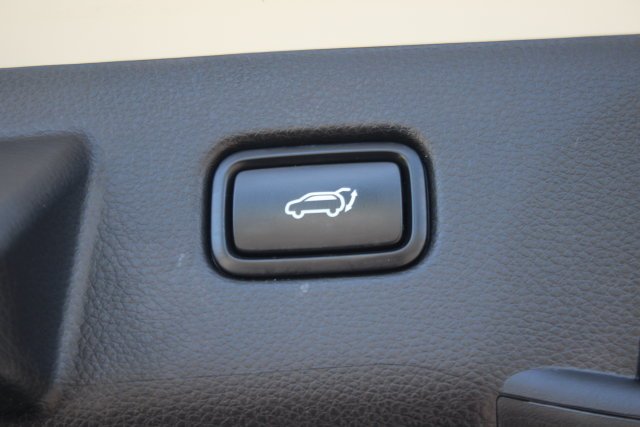 Used 2024 White Kia SX image 28