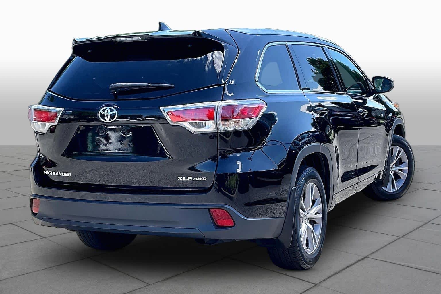 Used 2014 Attitude Black Metallic Toyota XLE image 14