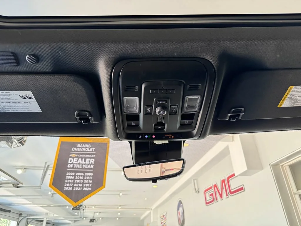2023 Chevrolet Suburban Premier - Photo 31