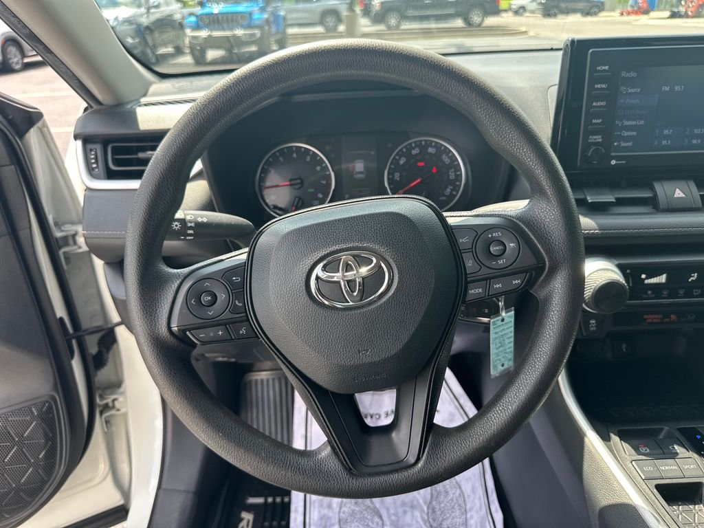 Used 2020 White Toyota LE image 17