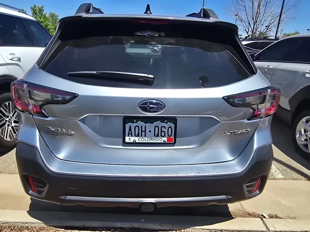 Used 2022 Ice Silver Metallic Subaru Premium image 15
