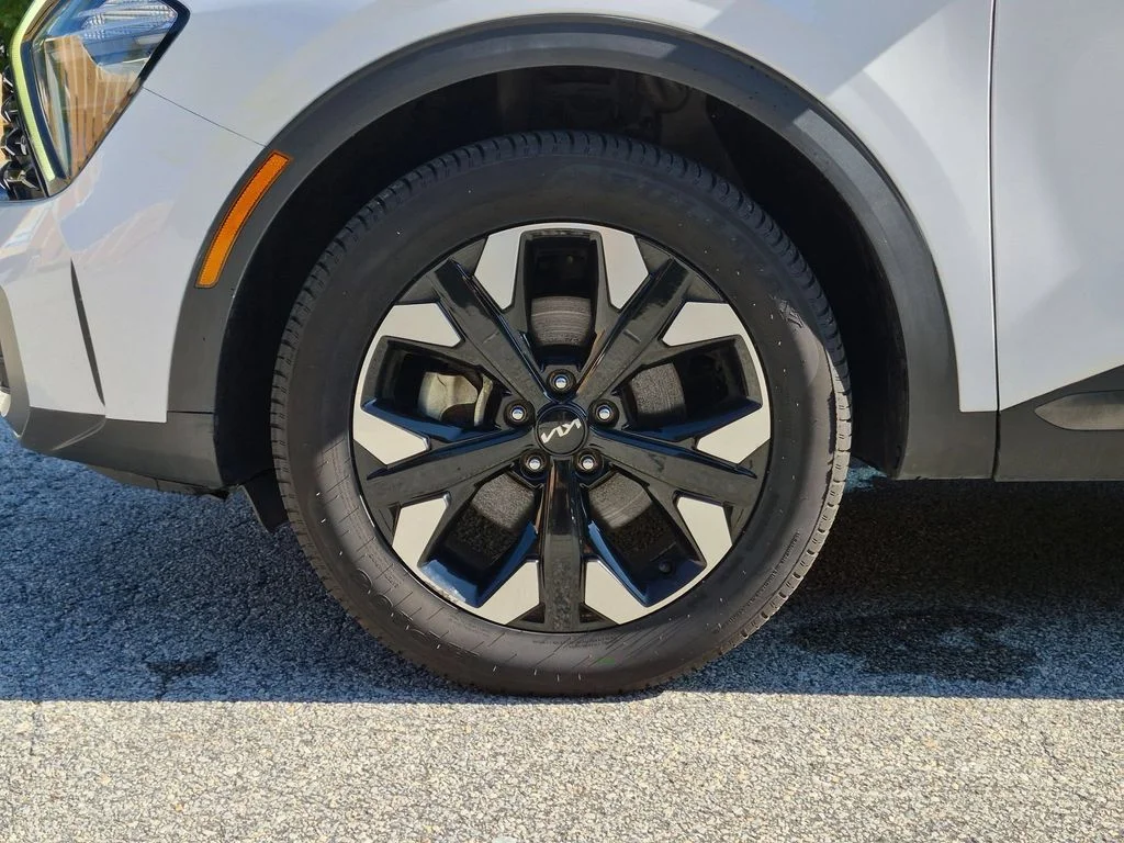 Used 2023 White Kia X-Line image 26