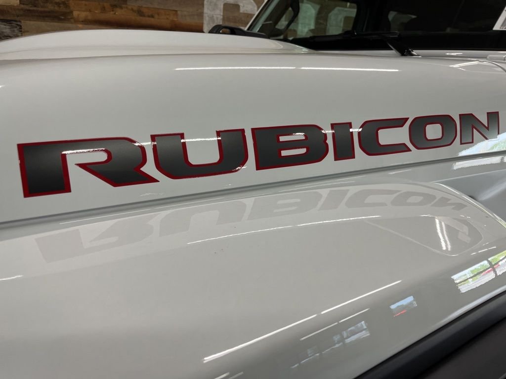 New 2026 Bright White Clear-Coat Exterior Paint Jeep Rubicon X image 12