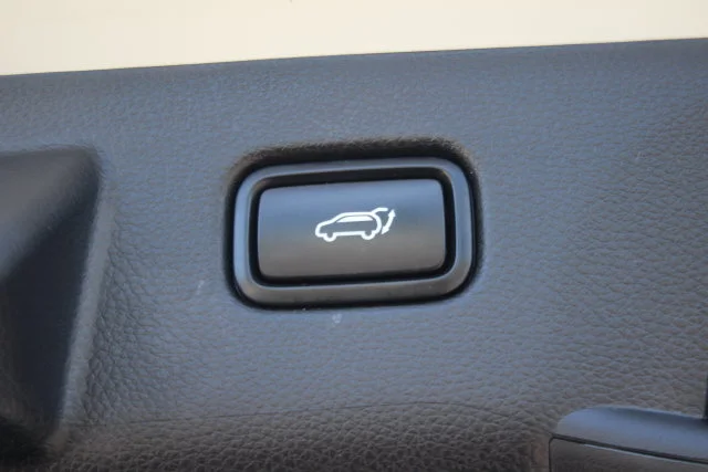 Used 2024 White Kia SX image 28
