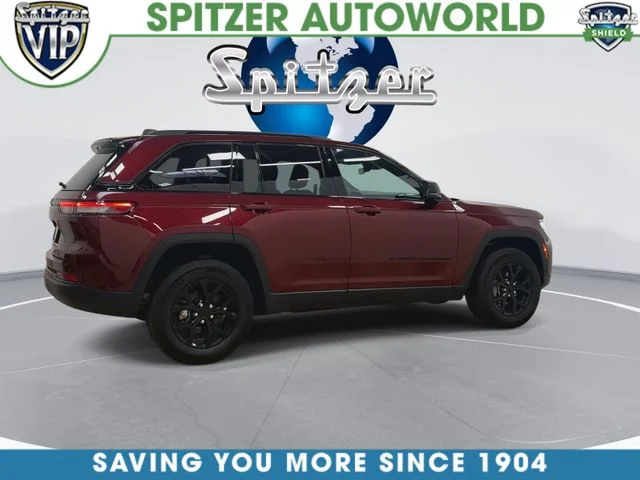 Used 2025 Red Jeep Altitude image 9