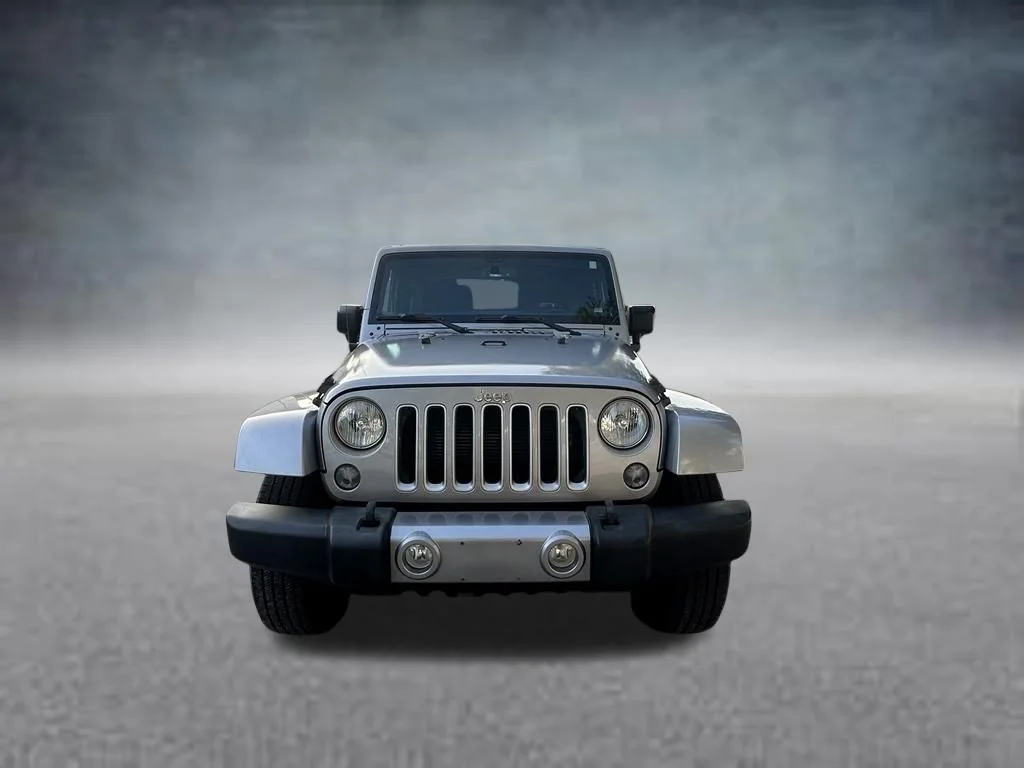 Used 2016 Silver Jeep Sahara image 2