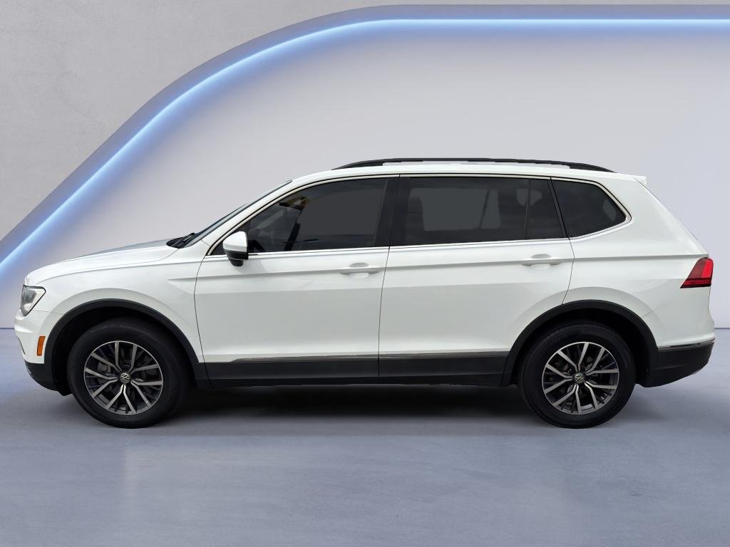 Used 2020 White Volkswagen SE image 2