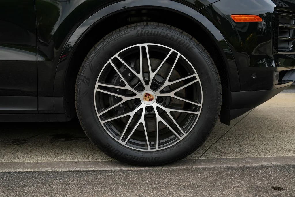 Certified Used 2025  Porsche Base image 39