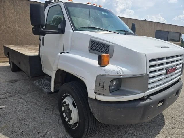 Used 2005 Summit White GMC  image 3