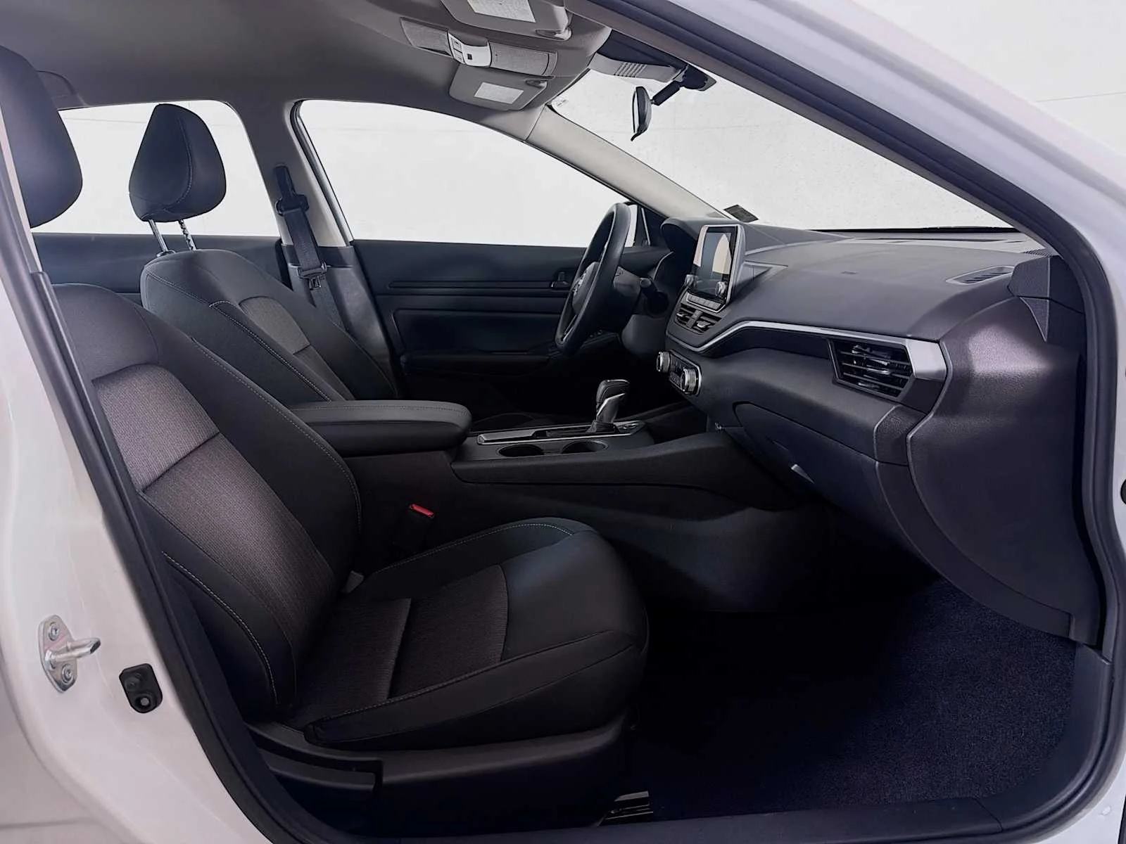 Certified Used 2025 Glacier White Nissan S image 23