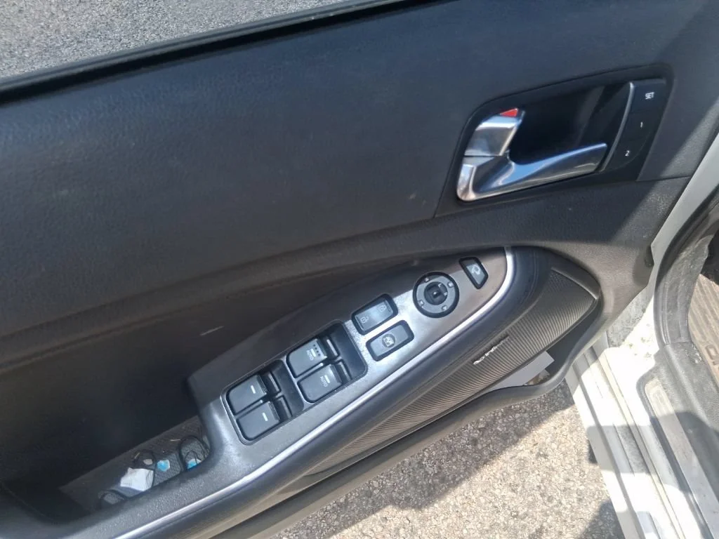 Used 2014 Black Kia EX image 8