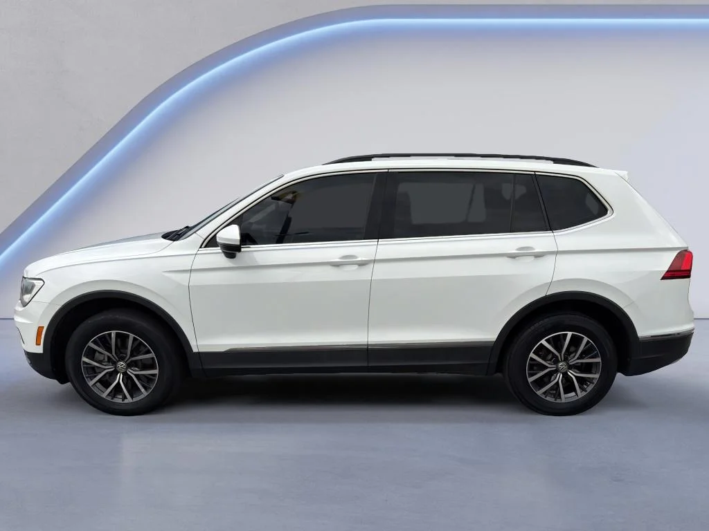 Used 2020 White Volkswagen SE image 2