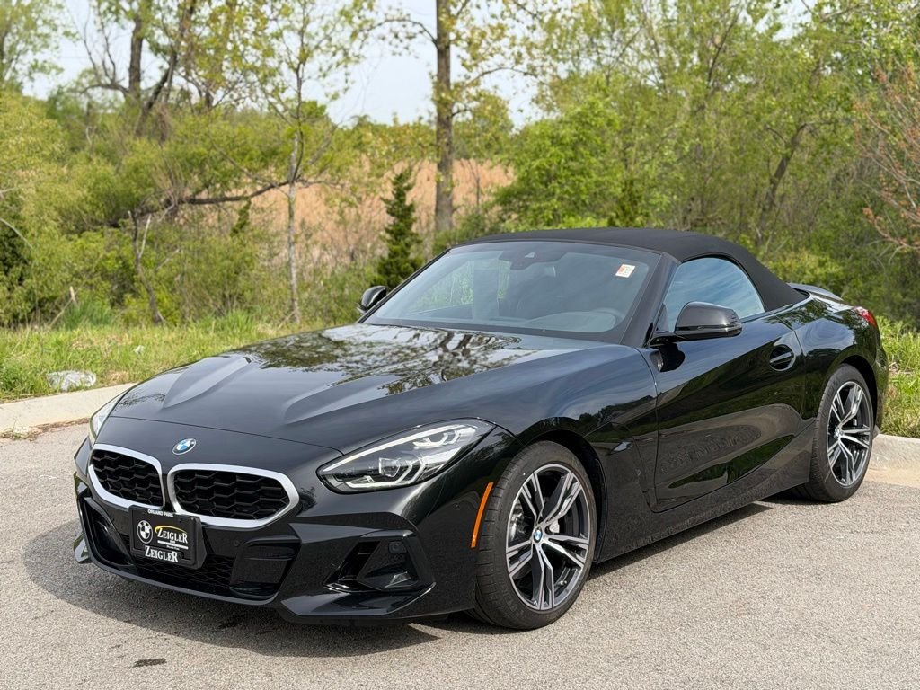 Used 2026 Black BMW sDrive30i image 3