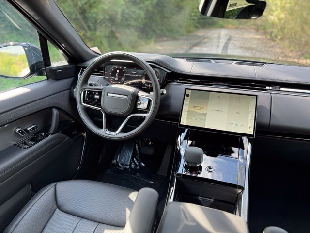 New 2027  Land Rover SE image 28