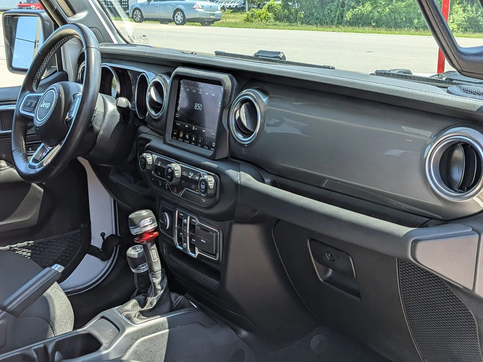 Used 2022 Bright White Clearcoat Jeep Overland image 32