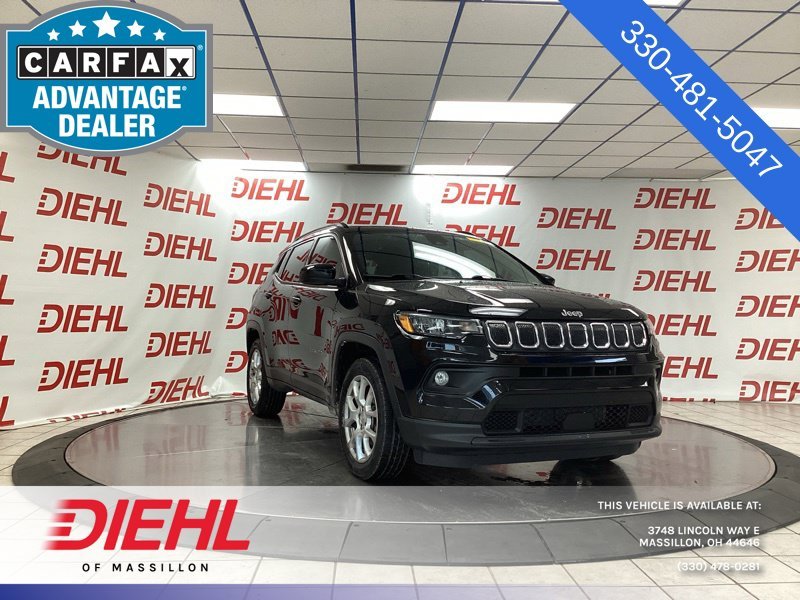 Used 2022 Black Jeep Latitude Lux image 1