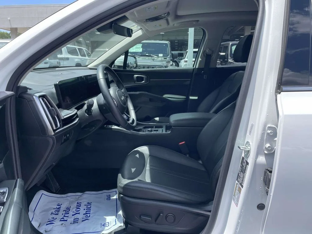 Used 2025 White Kia EX image 26