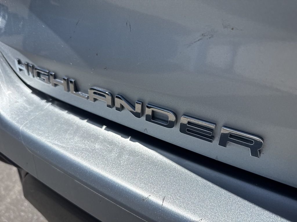 Used 2023 Silver Toyota LE image 6