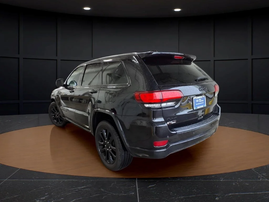 Certified Used 2021 Diamond Black Jeep Laredo X image 4