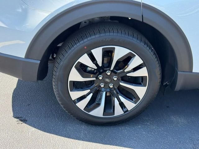 New 2026 Star White Metallic Tri-Coat Ford Platinum image 4